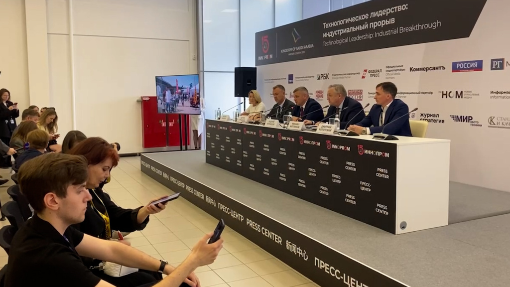 IMG_5742.00_06_07_05.Still010.jpg IMG_5742.00_06_07_05.Still010.jpg