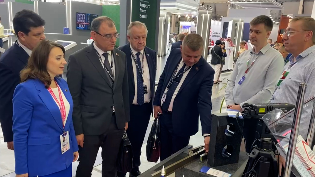 IMG_5743.00_01_59_42.Still001.jpg IMG_5743.00_01_59_42.Still001.jpg