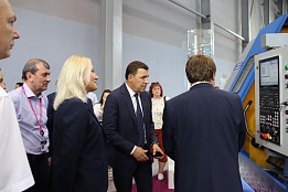 Губернатор Свердловской области Евгений Куйвашев посетил Национальную экспозицию Беларуси на выставке ИННОПРОМ