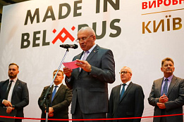 "Умные" тракторы и скоростные лифты: выставка "Made in Belarus" открылась в Киеве